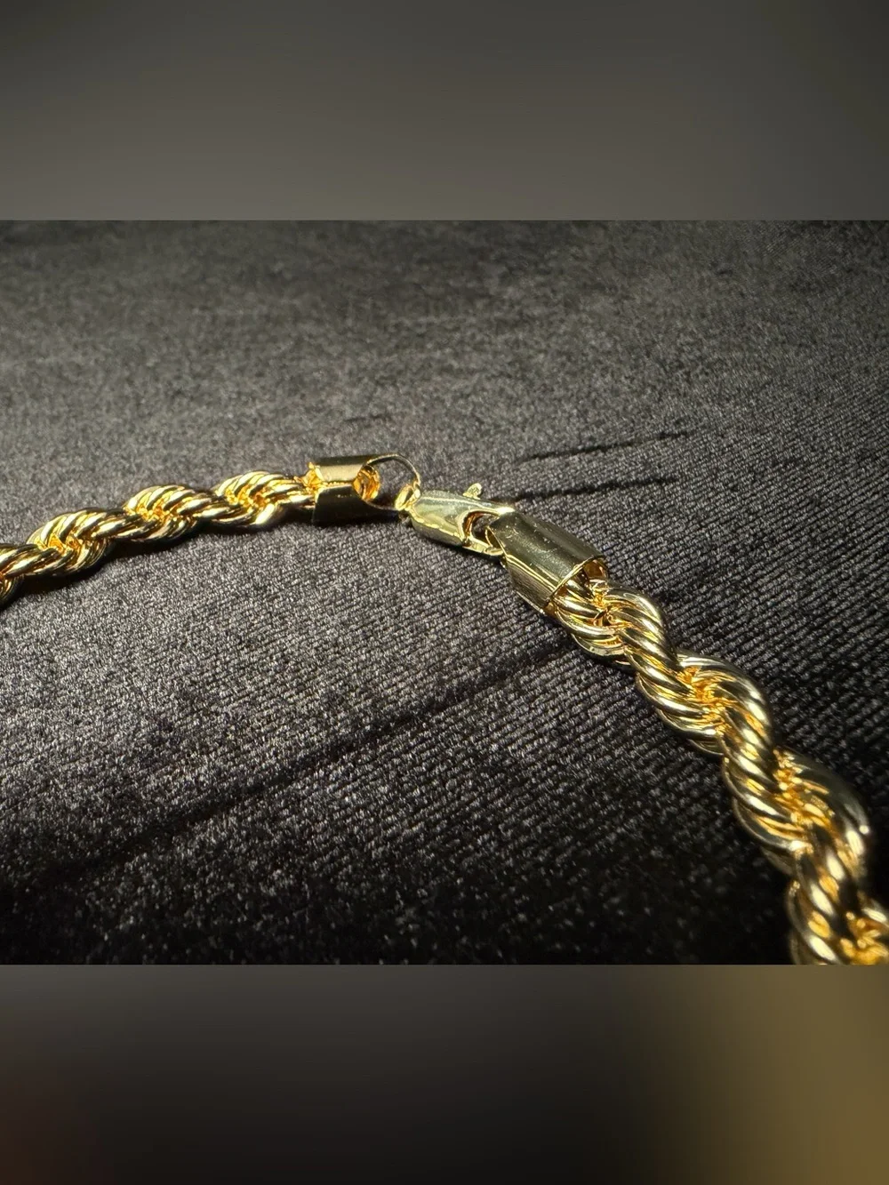 24in 8MM Rope Chain 14K Premium Finish Beautiful Stand Out Piece. Brand new.